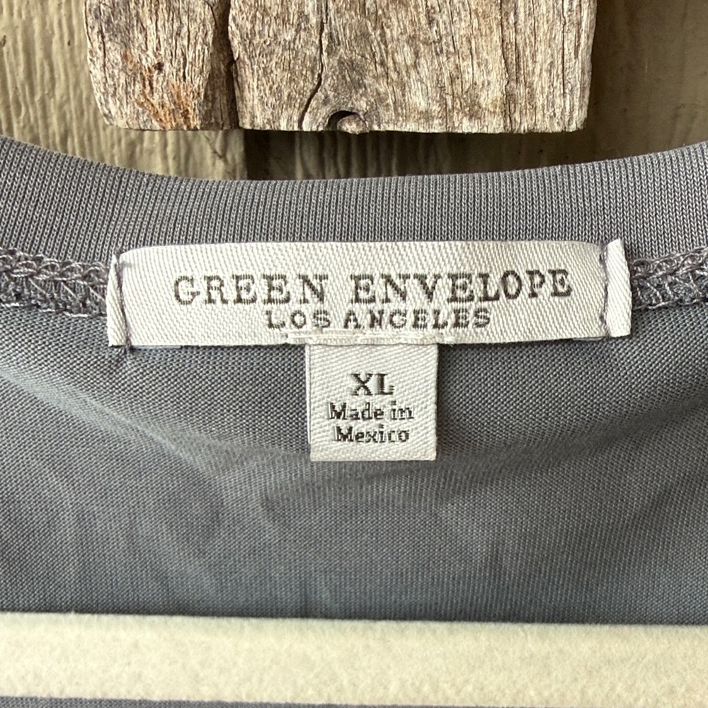 Green Envelope Charcoal V-Neck Puff Sleeve Tee - Picture 2 of 10